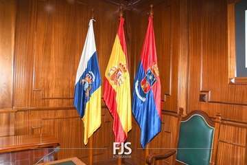 César Santana y Sergio Suárez reciben la medalla acreditativa de concejales de Telde/Francisco Javier Santana.